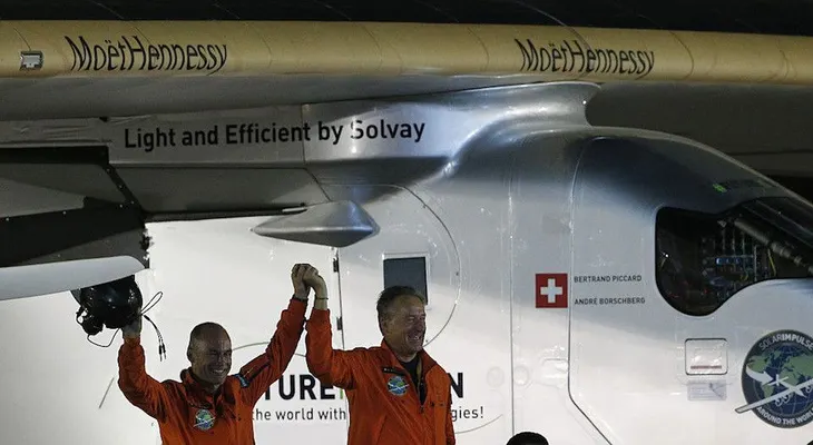 El Solar Impulse completa la vuelta al mundo sin una gota de combustible