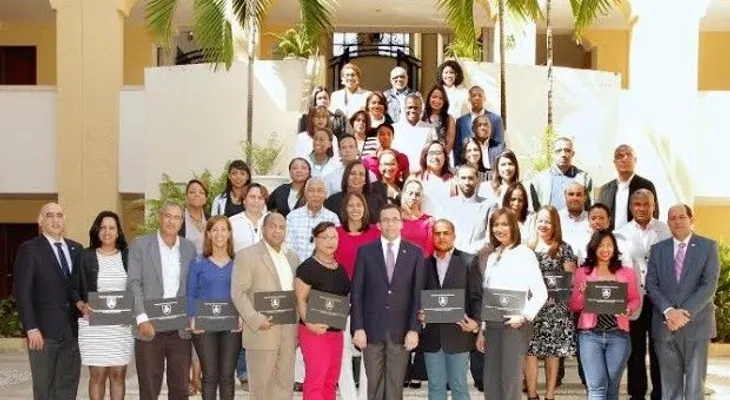 Cancillería capacita periodista que Palacio en eventos internacionales