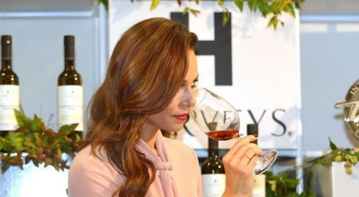 Cómo prevenir la resaca de vino (sobre todo del tinto)