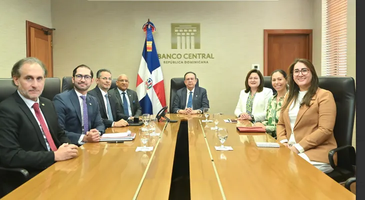 Gobernador Valdez Albizu se reunió con la Sra. Carolina Juan, encargada de Banca Corporativa del Citi Bank