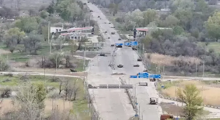 Oleshky al borde del colapso: residentes arriesgan sus vidas en rutas minadas para huir de la ciudad ocupada por Rusia