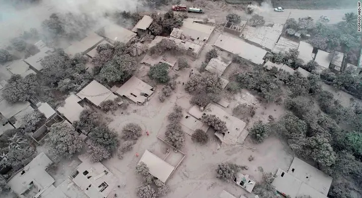 Aumenta el número de muertos por volcán en Guatemala y siguen explosiones; 200 desaparecidos