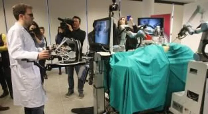 El primer robot quirúrgico español permite operar con más precisión en cirugías