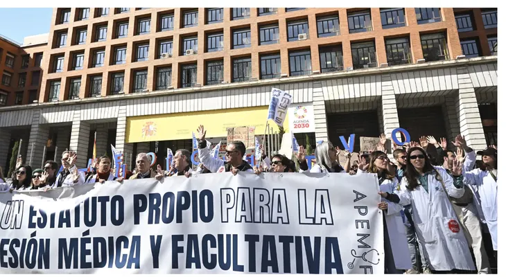 Médicos protestan en segunda semana de huelga