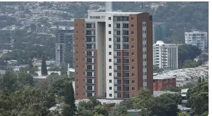 Cientos de familias salvadoreñas bajo amenaza de derrumbe