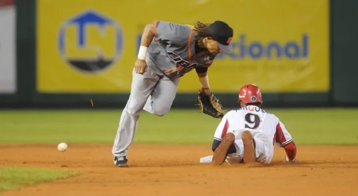 Gigantes derrotan a los Leones del Escogido