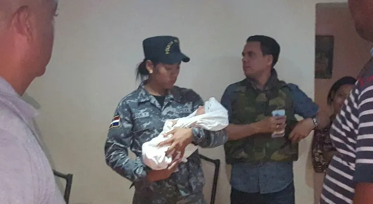 Policía rescata recién nacido robado de hospital de Santiago (VIDEO)