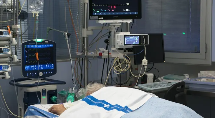 Variación receptor testosterona predispone a hombres a sufrir covid más grave