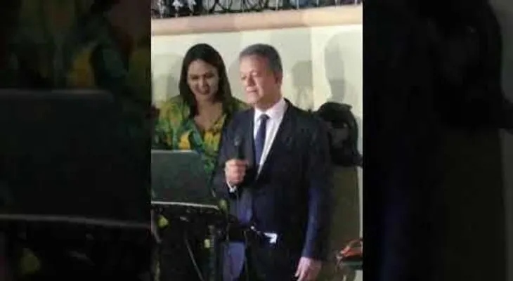 Leonel Fernández, y su Muchacha de abril, de Leonardo Fabio
