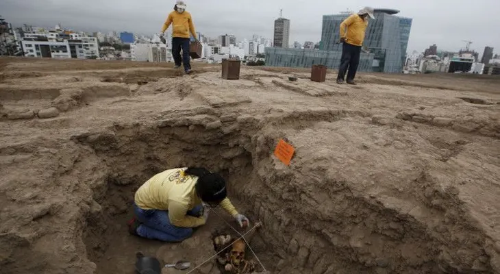 Enterrados en cuclillas: descubren en Perú tumbas que asombran arqueólogos (VIDEO)