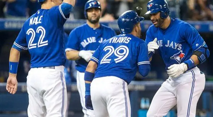 Bautista y Estrada dan triunfo a Azulejos sobre Rangers