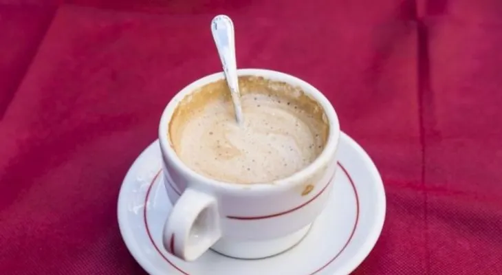 Agrega aceite de coco a tu taza de café y mira los beneficios