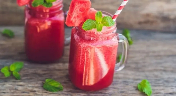 Estimulante sexual casero con jugo de fresa con patilla