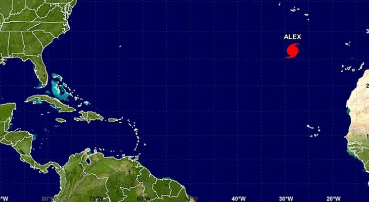 La tormenta subtropical Alex ahora es un huracán, el primero en enero desde 1938