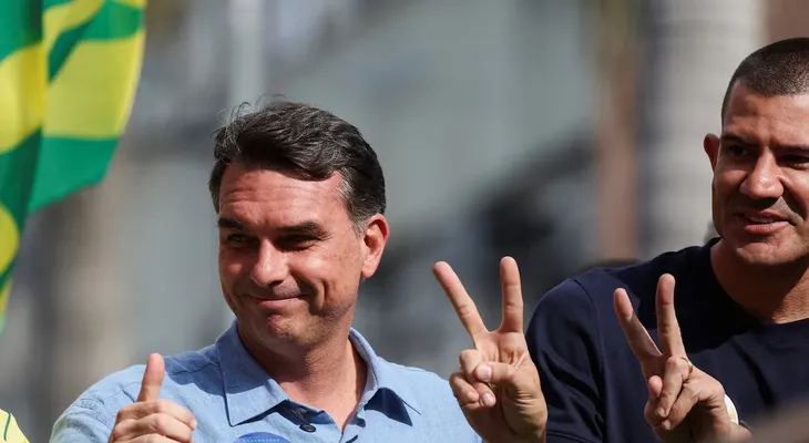 Flávio Bolsonaro propone crear 500.000 plazas carcelarias en Brasil inspirado en el modelo de Bukele