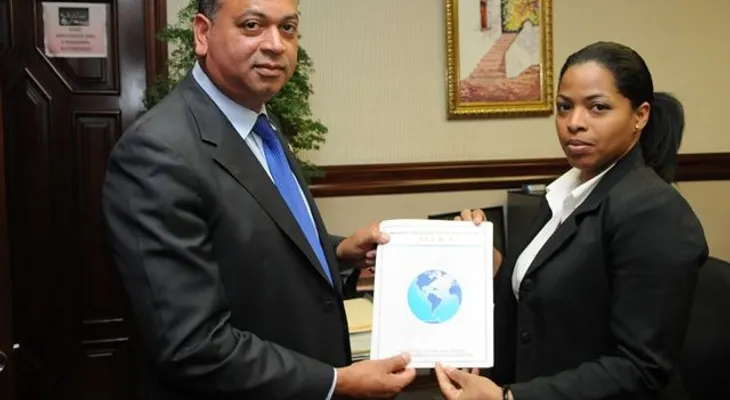 Diputado ultramar Rubén Luna somete ley de Seguridad Social y Civil de los dominicanos en el Exterior