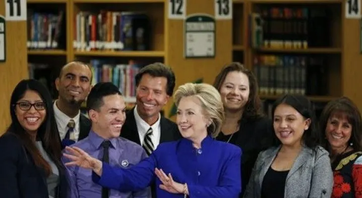 Clinton desafía a Bush con tema de inmigración