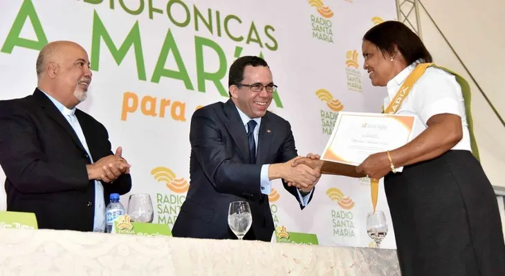 Ministro Andrés Navarro: la educación y el empleo son vitales para el desarrollo de la juventud