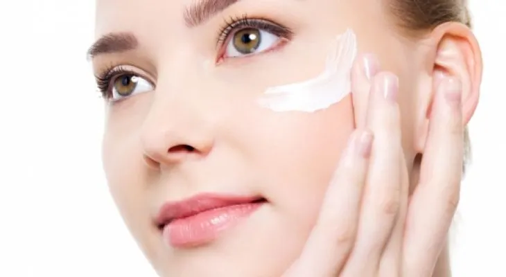 ¿Es malo utilizar crema antiedad cuando no la necesitas?