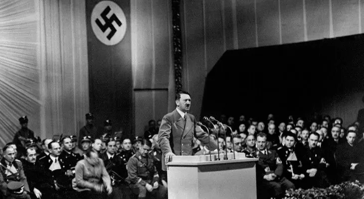 Kennedy, en su diario: "No hay evidencia completa de que el cuerpo que se encontró fuera de Hitler"
