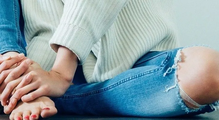 Una empresa china obliga a sus empleados a andar de rodillas por no cumplir la meta de ventas