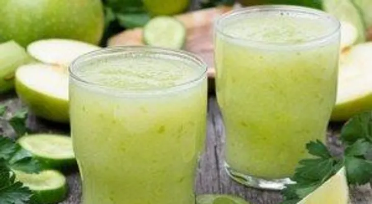 Jugo de limón y perejil para bajar de peso