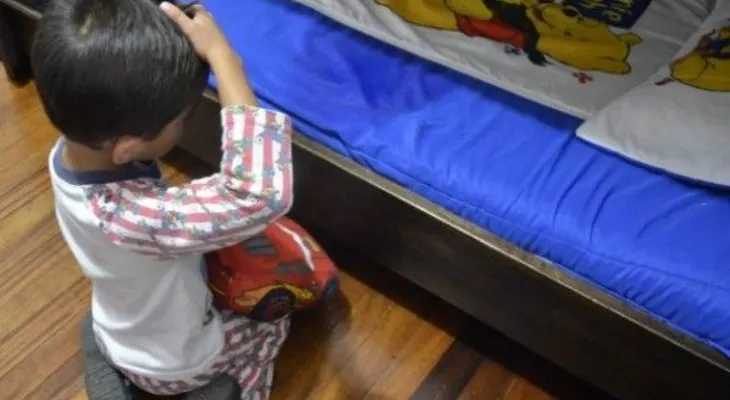 Niños que mojan la cama: ¿A qué se debe y cómo solucionarlo?