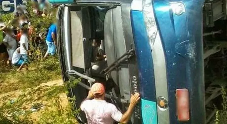 En Brasil: Un autobús se sale de la carretera y mata a 21 personas 