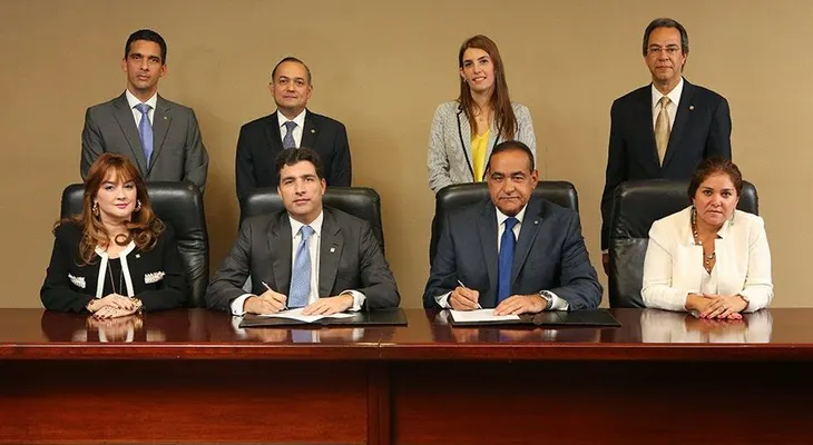 CD y la UNIBE firman acuerdo para que estudiantes hagan pasantías en institución legislativa 
