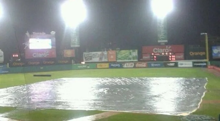 Colocan lonas en el Quisqueya debido a lluvias 