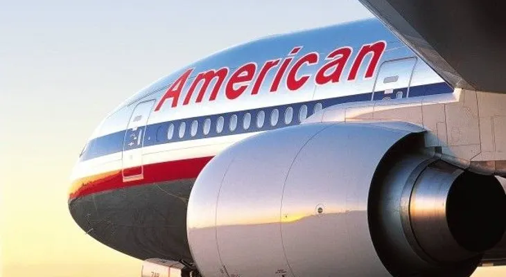 Roban miles de millas a clientes de American y United