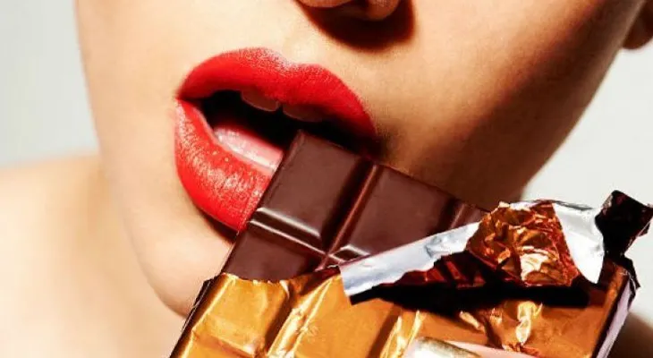 Esto sucede al consumir chocolate y refresco