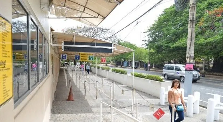 Bajan ventas en negocios por cambio de sede de Consulado