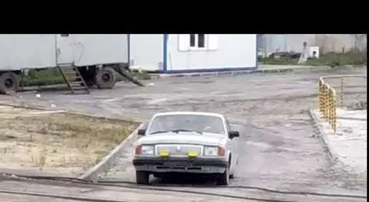 Cuéntala: ¿Puede un auto viejo transportar 17 personas?  (VIDEO)