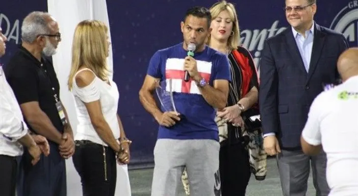 Rinden homenaje a Víctor Estrella tras reconquistar ATP de Quito