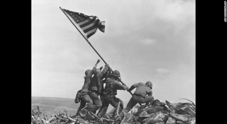 Uno de estos soldados en la famosa foto de Iwo Jima no es el que creíamos