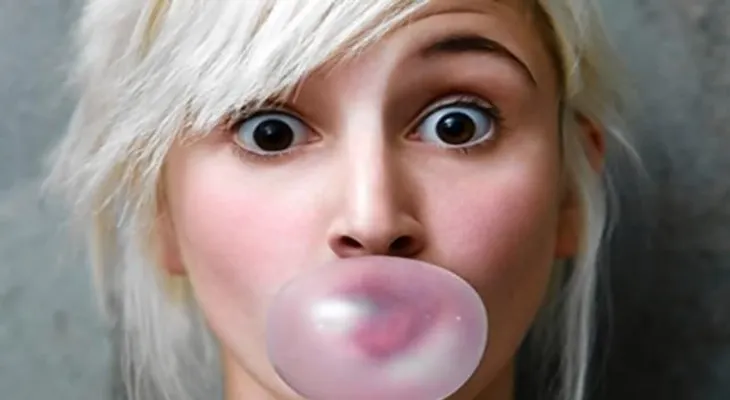 Inventan un chicle que quita la resaca en cinco minutos