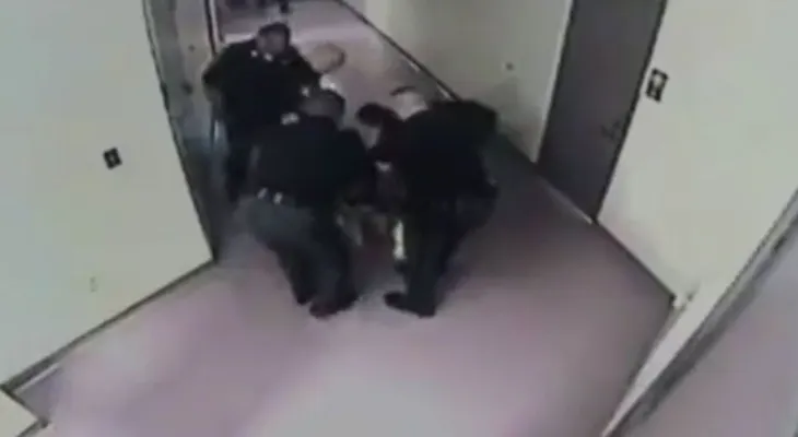 Despiden cuatro policías que agredieron brutalmente un prisionero en Ohio