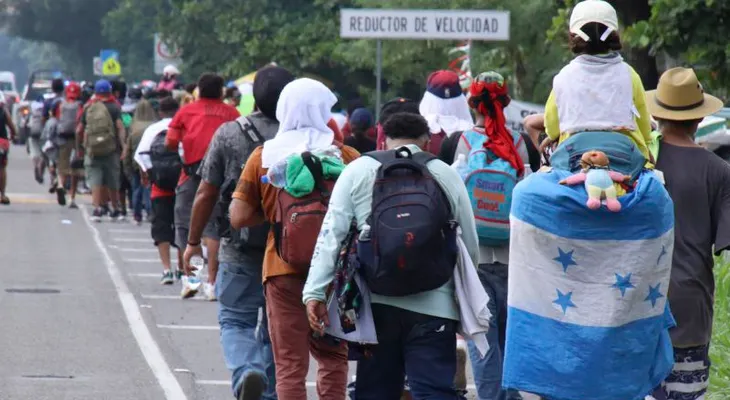 Nueva caravana migrante parte de Tapachula hacia Estados Unidos y el norte de México