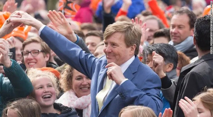 El rey de Holanda revela que lleva 21 años pilotando vuelos comerciales de KLM