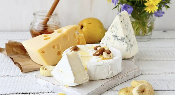¿Queso normal o bajo en grasa? Cómo afecta a nuestro colesterol