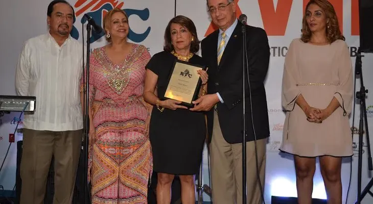 Bolsa Turística del Caribe reconoce madre e hija por sus aportes