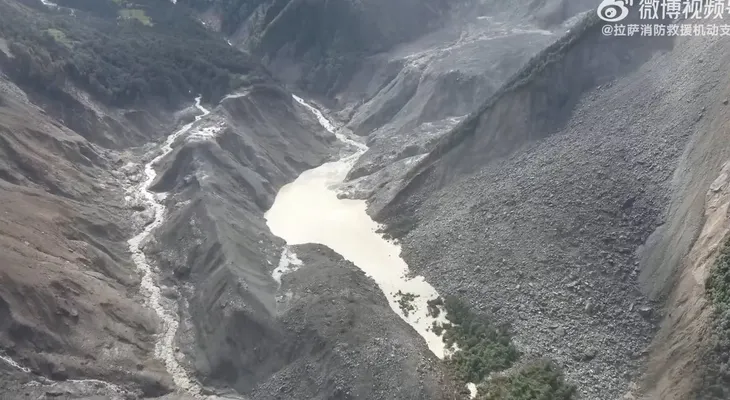 Nepal y China suspenden rescates por riesgo de desborde de lago glacial en la frontera