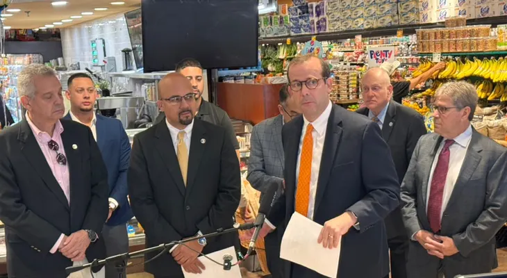 SUPERMERCADOS INDEPENDIENTES DEL BRONX Y HARLEM DEMANDAN A LA CIUDAD DE NUEVA YORK POR SU PROGRAMA DE SUPERMERCADOS*