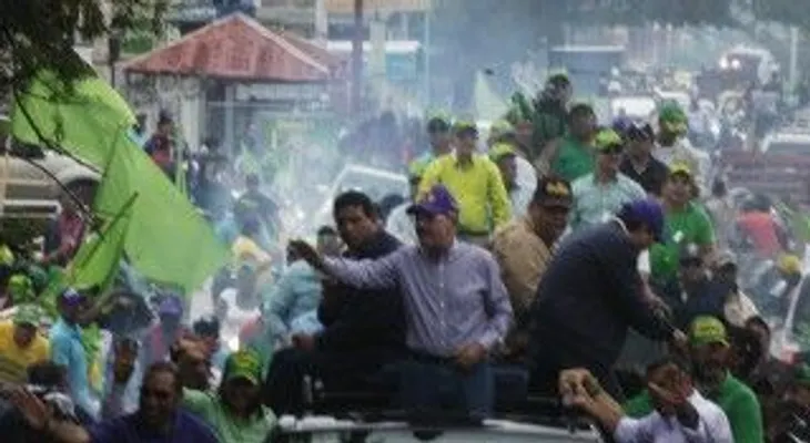 Danilo concita respaldo poblaciones de Higuey-Yuma
