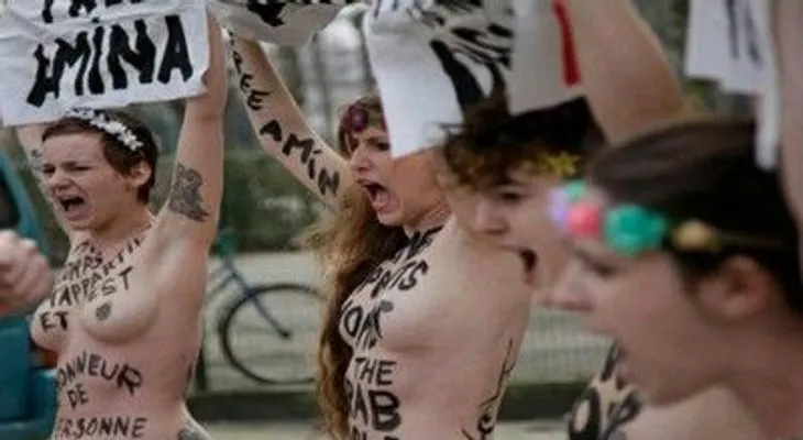 París: Mujeres protestan desnudas contra la opresión en el mundo árabe