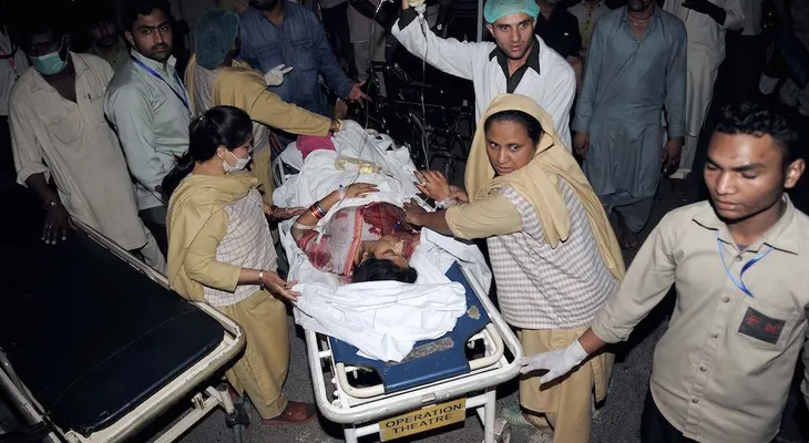 Los talibanes golpean una celebración cristiana en Pakistán: "Había cuerpos por todas partes"