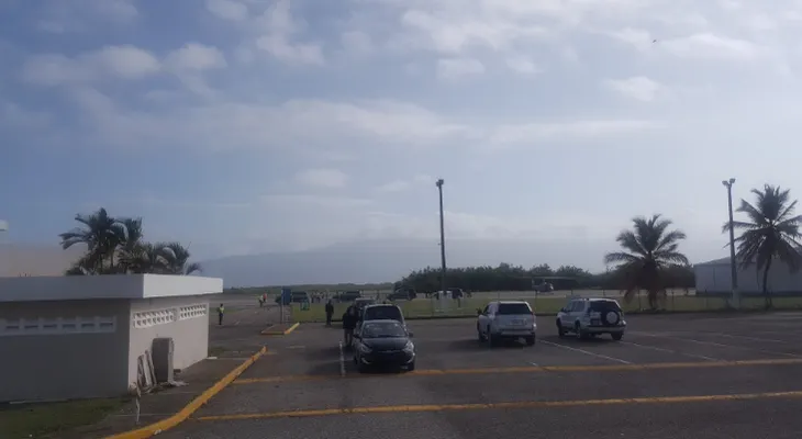 Danilo visita zonas afectadas por las lluvias en Barahona  