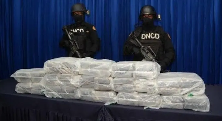 DNCD apresa en Jimaní dos narcotraficantes con 50 paquetes de coca procedente de Haití