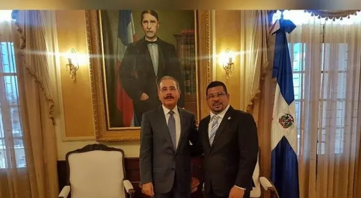Danilo Medina recibe en su despacho al diputado Manuel Sánchez